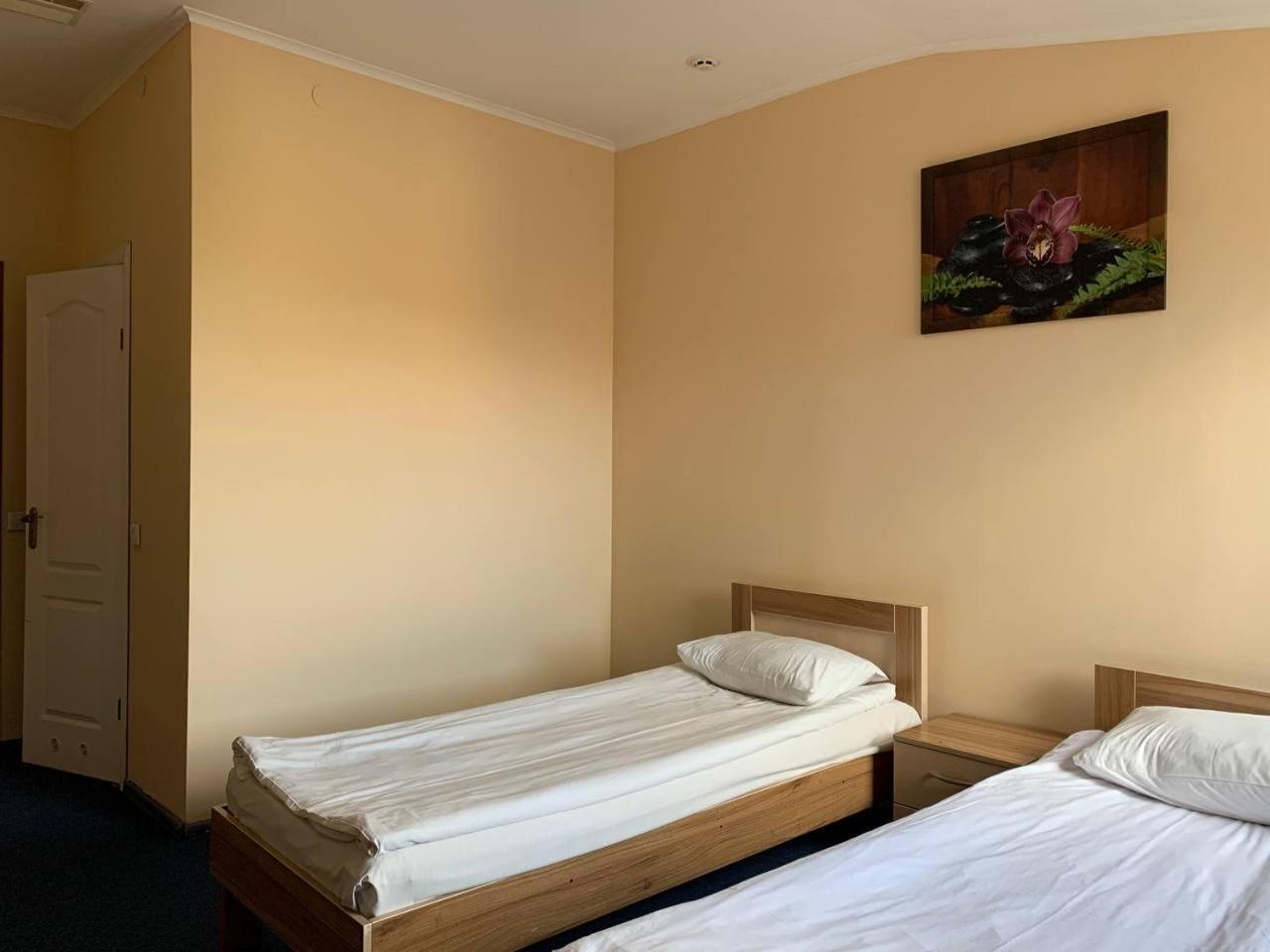 Budget Hotel Ekotel Lviv Dış mekan fotoğraf